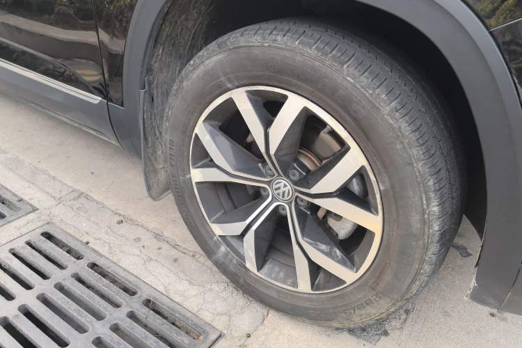 Used Volkswagen Teramont 2017 330TSI Two-Wheel-Drive Luxury Edition Right Front Wheel Hub