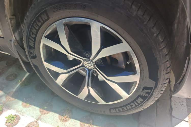 Used Volkswagen Teramont 2017 380TSI Four-Wheel Drive Luxury Edition Right Front Wheel Hub