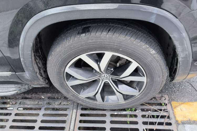 Used Volkswagen Teramont 2017 330TSI Two-Wheel-Drive Luxury Edition Right Front Wheel Hub