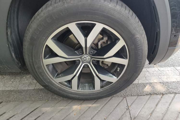 Used Volkswagen Teramont 2017 380TSI Four-Wheel Drive Luxury Edition Right Front Wheel Hub