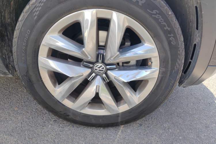 Used Volkswagen Teramont 2017 530 V6 Four-Wheel Drive Flagship Edition Right Front Wheel Hub