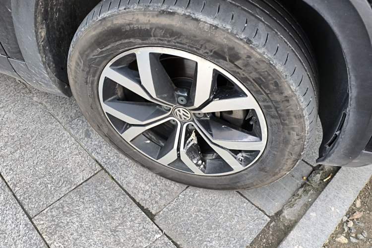 Used Volkswagen Teramont 2017 530 V6 Four-Wheel Drive Luxury Edition Right Front Wheel Hub