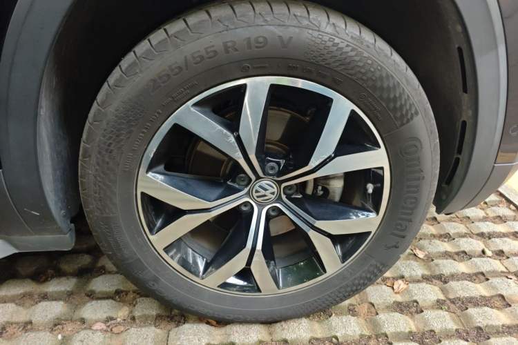 Used Volkswagen Teramont 2017 380TSI Four-Wheel Drive Luxury Edition Right Front Wheel Hub
