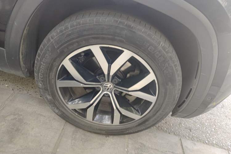Used Volkswagen Teramont 2017 380TSI Four-Wheel Drive Luxury Edition Right Front Wheel Hub