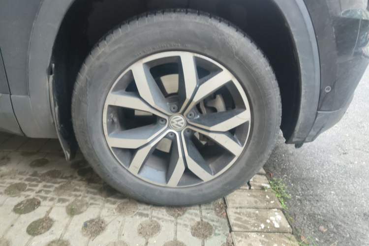 Used Volkswagen Teramont 2017 330TSI Two-Wheel-Drive Luxury Edition Right Front Wheel Hub
