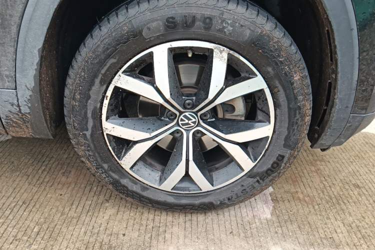 Used Volkswagen Teramont 2017 530 V6 Four-Wheel Drive Luxury Edition Right Front Wheel Hub