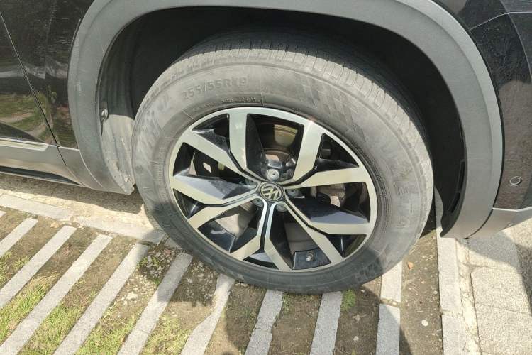 Used Volkswagen Teramont 2017 530 V6 Four-Wheel Drive Luxury Edition Right Front Wheel Hub