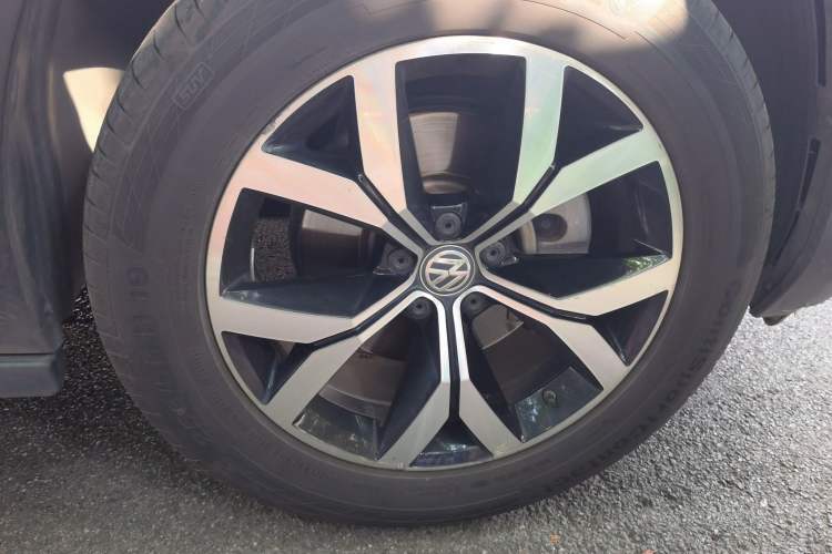 Used Volkswagen Teramont 2017 330TSI Two-Wheel-Drive Luxury Edition Right Front Wheel Hub