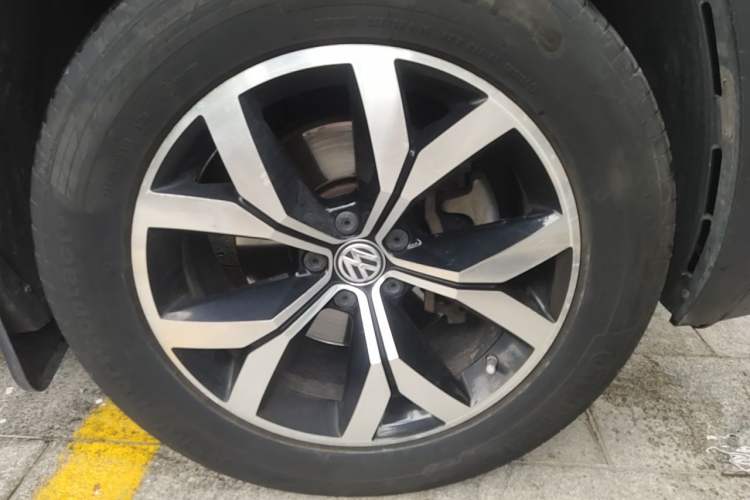 Used Volkswagen Teramont 2017 380TSI Four-Wheel Drive Luxury Edition Right Front Wheel Hub