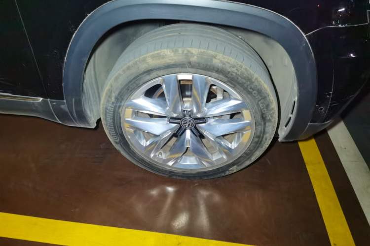 Used Volkswagen Teramont 2017 330TSI Two-Wheel-Drive Flagship Edition Right Front Wheel Hub