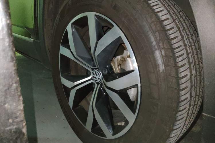 Used Volkswagen Teramont 2017 330TSI Two-Wheel-Drive Luxury Edition Right Front Wheel Hub