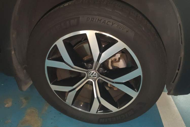 Used Volkswagen Teramont 2017 330TSI Two-Wheel-Drive Luxury Edition Right Front Wheel Hub