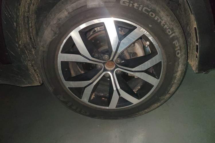 Used Volkswagen Teramont 2017 530 V6 Four-Wheel Drive Luxury Edition Right Front Wheel Hub