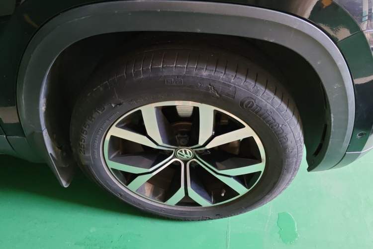 Used Volkswagen Teramont 2017 530 V6 Four-Wheel Drive Luxury Edition Right Front Wheel Hub