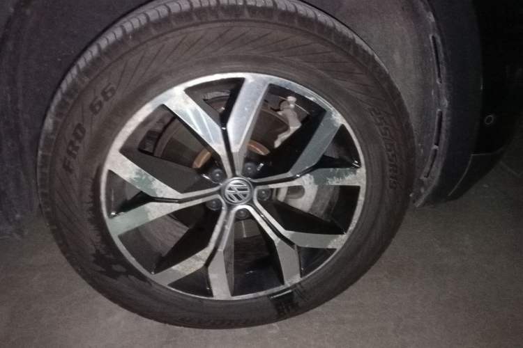Used Volkswagen Teramont 2017 330TSI Two-Wheel-Drive Luxury Edition Right Front Wheel Hub