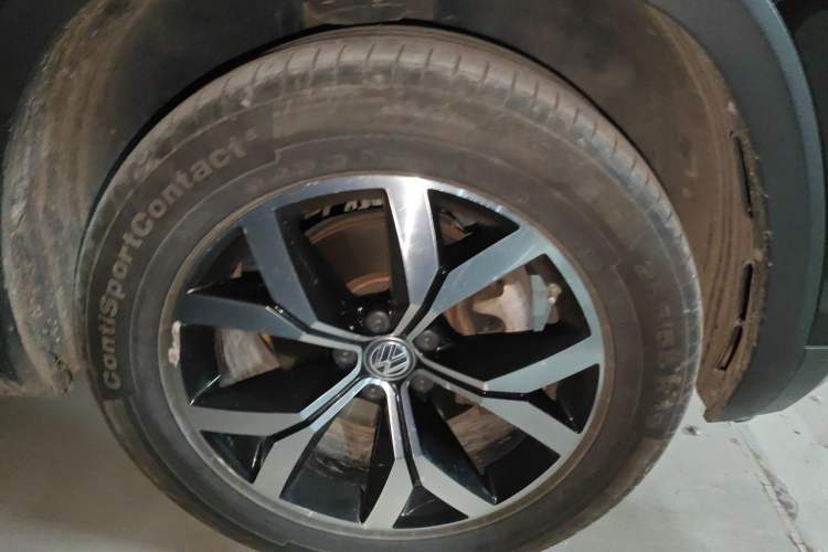 Used Volkswagen Teramont 2017 530 V6 Four-Wheel Drive Luxury Edition Right Front Wheel Hub