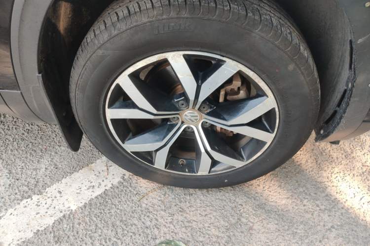 Used Volkswagen Teramont 2017 380TSI Four-Wheel Drive Luxury Edition Right Front Wheel Hub