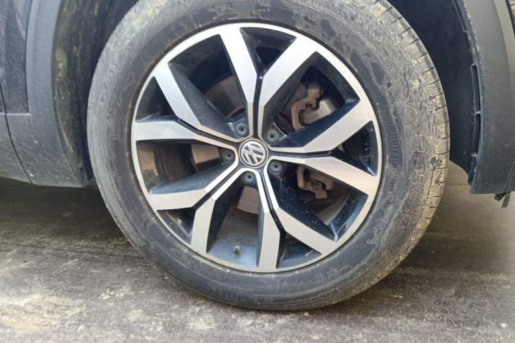 Used Volkswagen Teramont 2017 330TSI Two-Wheel-Drive Luxury Edition Right Front Wheel Hub