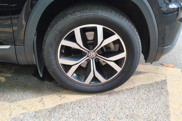 Used Volkswagen Teramont 2017 380TSI Four-Wheel Drive Luxury Edition Right Front Wheel Hub