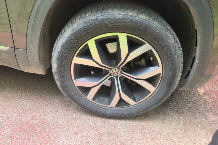 Used Volkswagen Teramont 2017 330TSI Two-Wheel-Drive Luxury Edition Right Front Wheel Hub