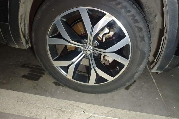 Used Volkswagen Teramont 2017 380TSI Four-Wheel Drive Luxury Edition Right Front Wheel Hub