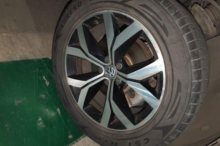 Used Volkswagen Teramont 2017 330TSI Two-Wheel-Drive Luxury Edition Right Front Wheel Hub