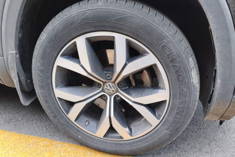 Used Volkswagen Teramont 2017 380TSI Four-Wheel Drive Luxury Edition Right Front Wheel Hub