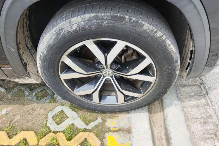 Used Volkswagen Teramont 2017 380TSI Four-Wheel Drive Luxury Edition Right Front Wheel Hub