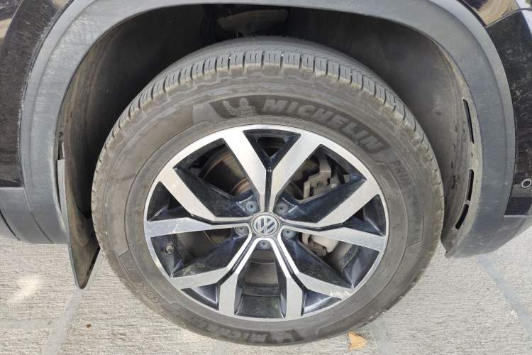 Used Volkswagen Teramont 2017 380TSI Four-Wheel Drive Luxury Edition Right Front Wheel Hub