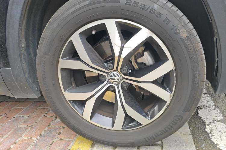 Used Volkswagen Teramont 2017 380TSI Four-Wheel Drive Luxury Edition Right Front Wheel Hub