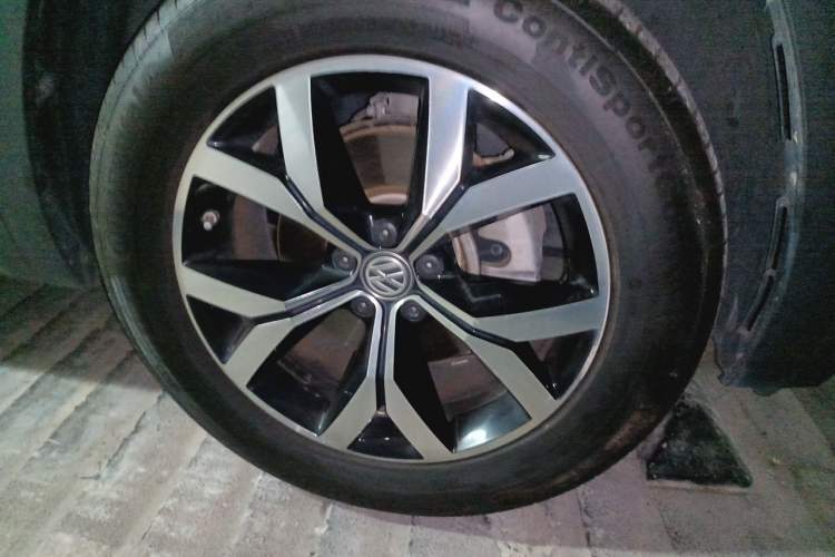 Used Volkswagen Teramont 2017 330TSI Two-Wheel-Drive Luxury Edition Right Front Wheel Hub
