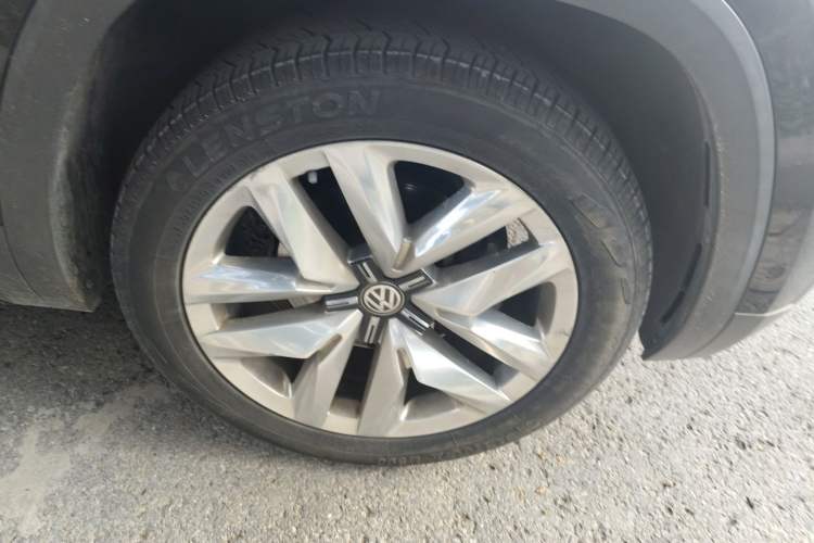 Used Volkswagen Teramont 2017 530 V6 Four-Wheel Drive Flagship Edition Right Front Wheel Hub