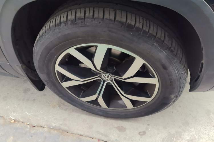 Used Volkswagen Teramont 2017 330TSI Two-Wheel-Drive Luxury Edition Right Front Wheel Hub