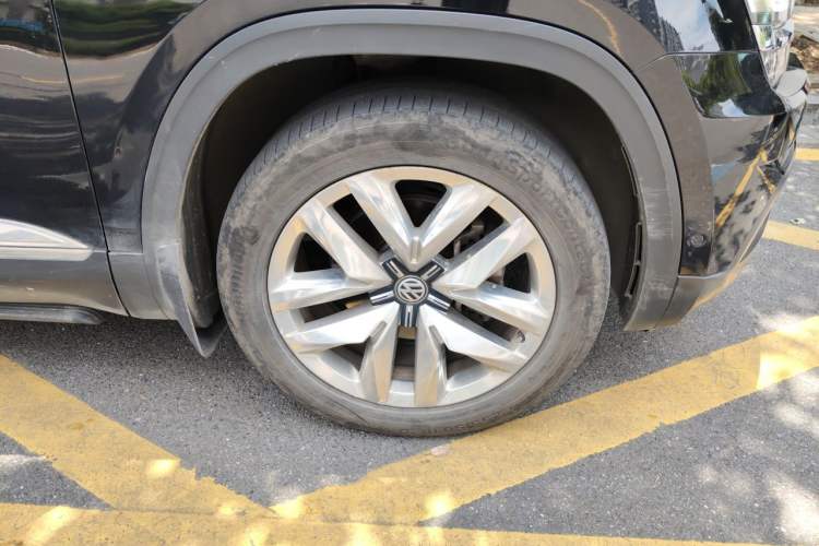 Used Volkswagen Teramont 2017 380TSI Four-Wheel Drive Flagship Edition Right Front Wheel Hub