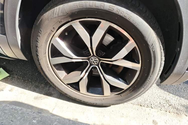 Used Volkswagen Teramont 2017 380TSI Four-Wheel Drive Luxury Edition Right Front Wheel Hub