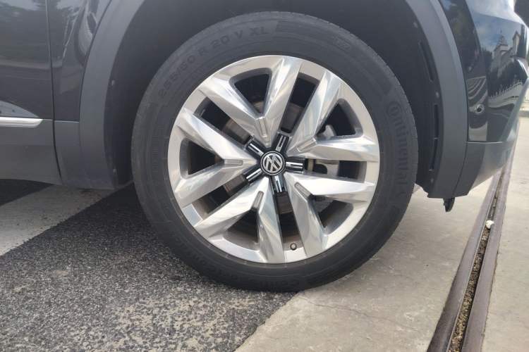 Used Volkswagen Teramont 2017 380TSI Four-Wheel Drive Flagship Edition Right Front Wheel Hub