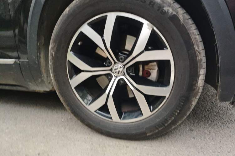 Used Volkswagen Teramont 2017 380TSI Four-Wheel Drive Luxury Edition Right Front Wheel Hub
