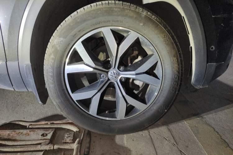 Used Volkswagen Teramont 2017 380TSI Four-Wheel Drive Luxury Edition Right Front Wheel Hub