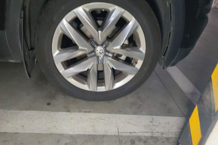 Used Volkswagen Teramont 2017 380TSI Four-Wheel Drive Luxury Edition Right Front Wheel Hub