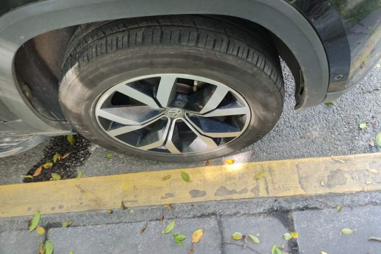Used Volkswagen Teramont 2017 330TSI Two-Wheel-Drive Luxury Edition Right Front Wheel Hub