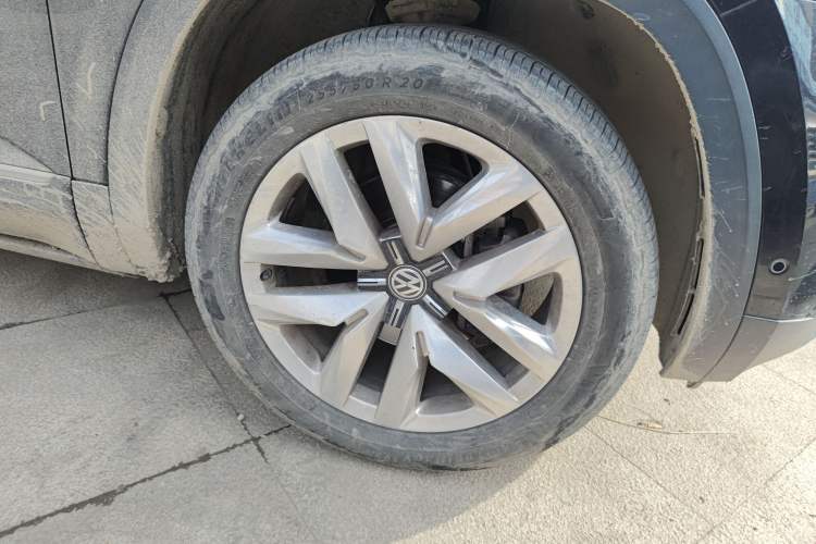 Used Volkswagen Teramont 2017 380TSI Four-Wheel Drive Flagship Edition Right Front Wheel Hub