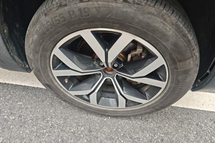 Used Volkswagen Teramont 2017 380TSI Four-Wheel Drive Luxury Edition Right Front Wheel Hub