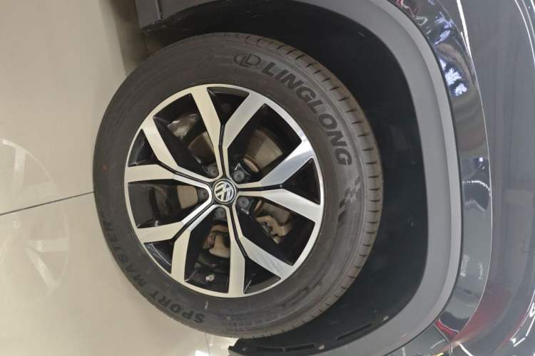Used Volkswagen Teramont 2017 330TSI Two-Wheel-Drive Luxury Edition Right Front Wheel Hub