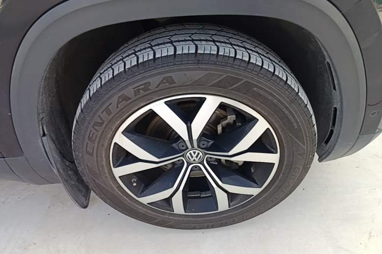 Used Volkswagen Teramont 2017 330TSI Two-Wheel-Drive Luxury Edition Right Front Wheel Hub