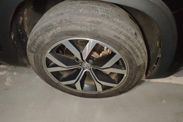 Used Volkswagen Teramont 2017 530 V6 Four-Wheel Drive Luxury Edition Right Front Wheel Hub