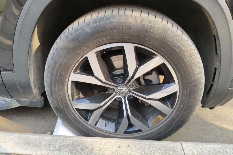 Used Volkswagen Teramont 2017 380TSI Four-Wheel Drive Luxury Edition Right Front Wheel Hub