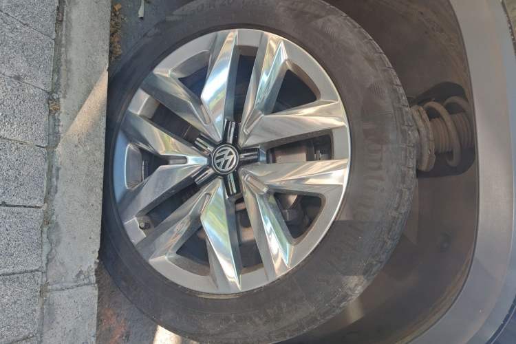 Used Volkswagen Teramont 2017 380TSI Four-Wheel Drive Flagship Edition Right Front Wheel Hub