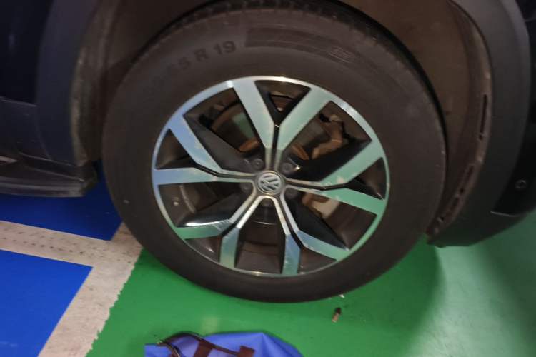 Used Volkswagen Teramont 2017 380TSI Four-Wheel Drive Luxury Edition Right Front Wheel Hub
