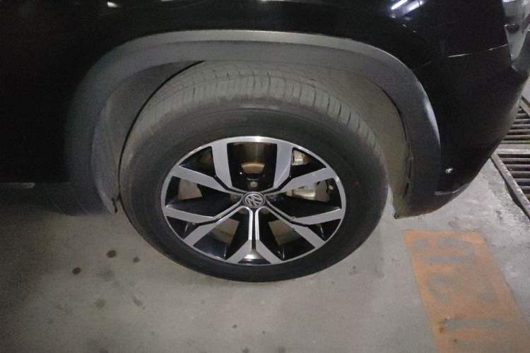 Used Volkswagen Teramont 2017 330TSI Two-Wheel-Drive Luxury Edition Right Front Wheel Hub