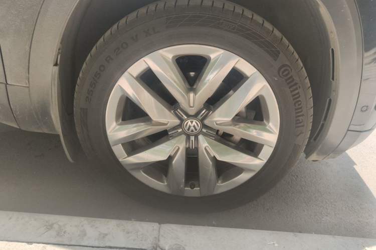 Used Volkswagen Teramont 2017 530 V6 Four-Wheel Drive Supreme Flagship Edition Right Front Wheel Hub